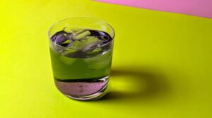 Image of Vodka Chlory Soda (ingredients vodka, lime, chlorophyll and soda). Photo by Charles Malene for MoodyEater™
