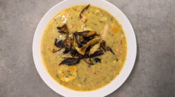 Révolution Réchauffé 01: Crispy Curry Cabbage Topper with Trini Corn soup. Photo by Charles Malene for MoodyEater™